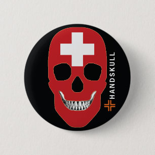Badge Rond 5 Cm HANDSKULL Suisse, Happy skull, drapeau suisse