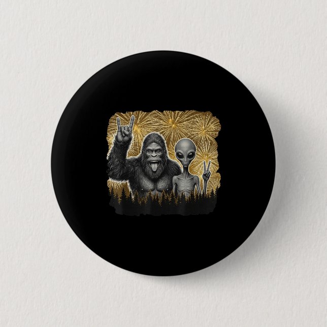 Badge Rond 5 Cm Happy New Year 2026 Bigfoot Alien Lovers New Years (Devant)