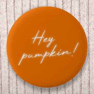 Badge Rond 5 Cm Hey Citrouille Halloween Burnt Orange manuscrit
