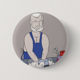 Badge Rond 5 Cm Homme âgé lavant la vaisselle