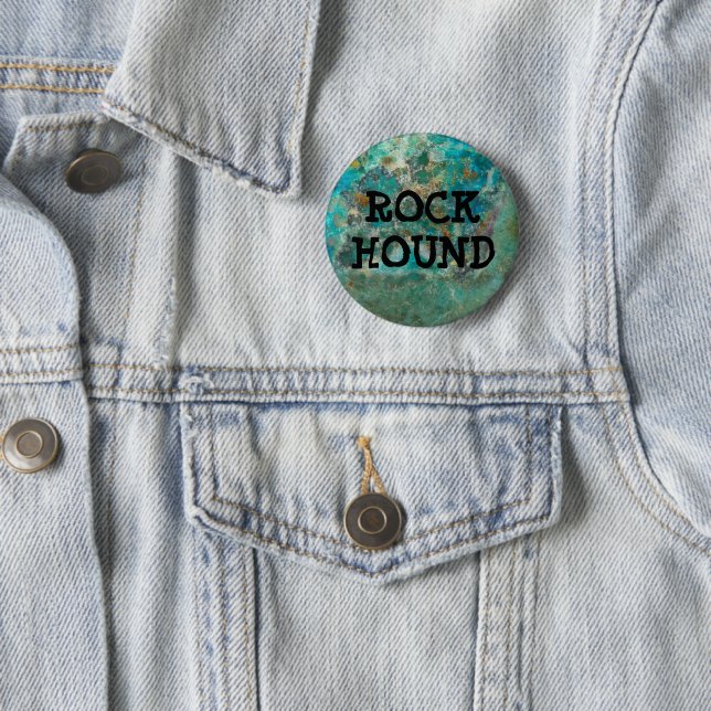 Badge Rond 5 Cm Hound de pierre minérale bleu Chrysocolla (En situation)