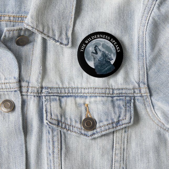 Badge Rond 5 Cm Howling Wolf et Moon (En situation)