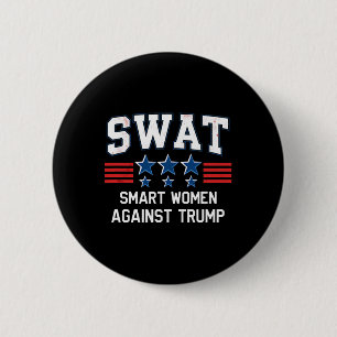 Badge Rond 5 Cm Humour Swat Smart Women contre Trump