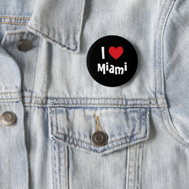 Badge Rond 5 Cm I Love Miami Red Heart Blanc sur Noir (En situation)