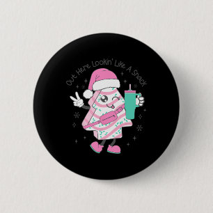 Badge Rond 5 Cm Ici, On A L'Air D'Un Snack Gâteau De Noël S