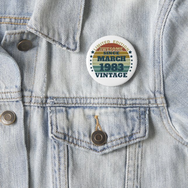 Badge Rond 5 Cm Idée cadeau d'anniversaire vintage personnalisé (En situation)