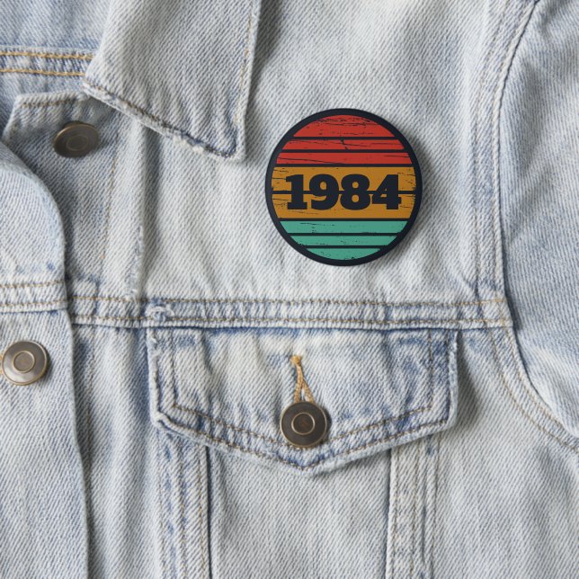 Badge Rond 5 Cm Idée cadeau d'anniversaire vintage personnalisé (En situation)