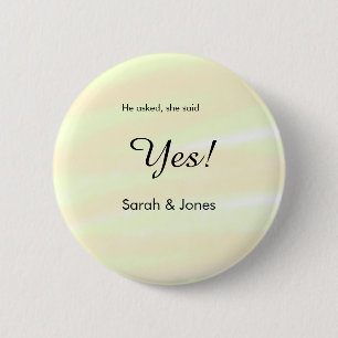 Badge Rond 5 Cm Il a demandé elle a dit oui engagement pastel jaun