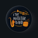 Badge Rond 5 Cm I'm With The Band Funny Cool Marching Band<br><div class="desc">Conception amusante de fanfare pour ceux qui jouent du saxophone, de la trompette ou du tambour dans un groupe, un orchestre ou une représentation musicale. Cool vintage de musique de bande rétro marchandises pour groupe geek, groupe nerd ou camp de bande. Parfait pour la répétition de groupe de marche et...</div>