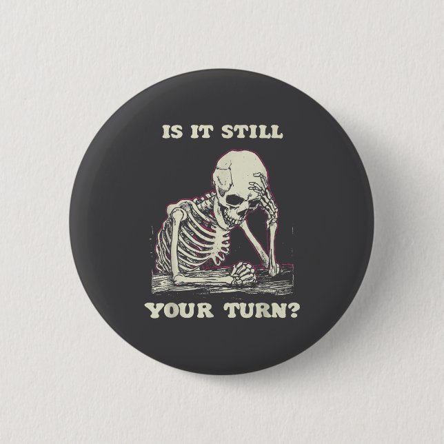 Badge Rond 5 Cm Is It Still Your Turn Funny Skeleton Waiting Quote (Devant)
