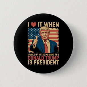 Badge Rond 5 Cm J'adore quand je me réveille et que Trump est prés