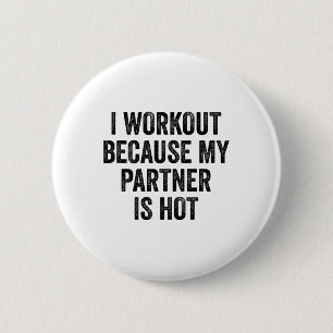 Badge Rond 5 Cm Je fais du sport parce que mon partenaire est un b