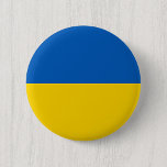 Badge Rond 5 Cm Je suis avec l'Ukraine<br><div class="desc">Boutons ronds modernes et minimes Drapeau de l'Ukraine. Ces boutons sont entièrement personnalisables : créez votre propre cadeau unique en choisissant facilement n'importe quelle couleur, en ajoutant du texte, de la photo, du clipart et des éléments de design graphique. Ouvrez l'éditeur de design Zazzle et découvrez de belles photos de...</div>