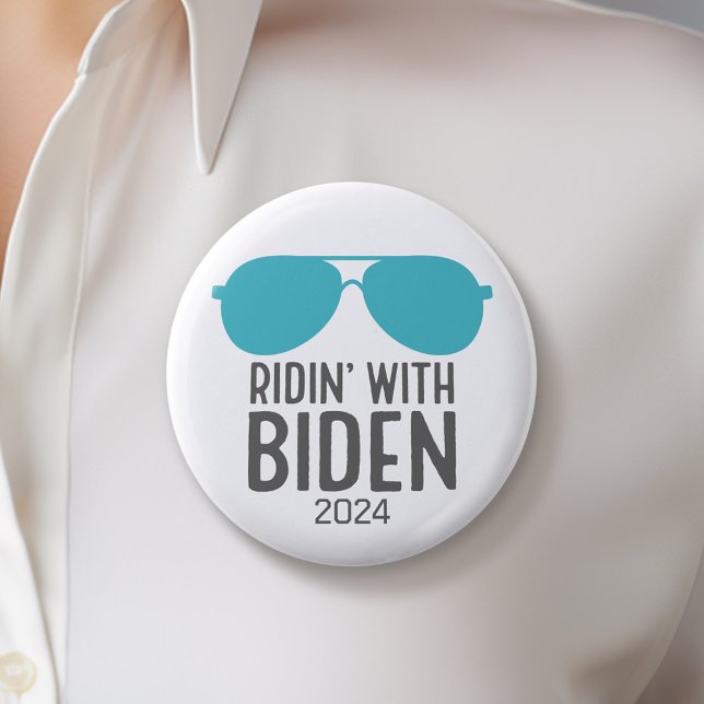 Badge Rond 5 Cm Joe Biden 2024 - Ridin' with Biden (Biden Harris 2024 Button - Great Campaign and Rally button for the Next Election)