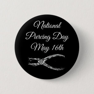 Badge Rond 5 Cm Jour National du Piercing Mai 16 Funny Holidays Bu