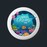 Badge Rond 5 Cm Journée mondiale des océans Scène du poisson sous-<br><div class="desc">Le but de la Journée mondiale des océans (8 juin) est d’informer le monde de l’impact des actions humaines sur l’océan, de développer un mouvement mondial de citoyens pour l’océan, de mobiliser et d’unir la population mondiale sur un projet de gestion durable des océans. Ce design multicolore montre une scène...</div>
