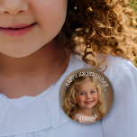 Badge Rond 5 Cm Joyeux anniversaire Photo personnalisée, nom et âg<br><div class="desc">Personnalisez ce bouton d'anniversaire en ajoutant l'image, le nom et l'âge d'anniversaire de votre enfant à ce bouton d'anniversaire heureux dans la zone personnaliser. Super mignon pour les invités à porter à la fête d'anniversaire de quelqu'un. Aide également à identifier qui fait partie de la fête d'anniversaire si elle est...</div>