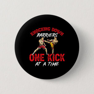 Badge Rond 5 Cm Kickboxing Kickboxer Renverse Les Barrieres Un Cou