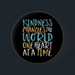 Badge Rond 5 Cm Kindness Change The World Inspirational Cote<br><div class="desc">La gentillesse change le monde d'un coeur à l'autre. Un modèle de citation inspirant et motivant pour ceux qui défendent l'égalité, choisissent l'amour plutôt que la haine et l'espoir d'un monde meilleur. Inspirer des produits de provocation positifs pour l'anti-racisme et l'anti-intimidation. Soutenez et inspirez les gens à être positifs, à...</div>