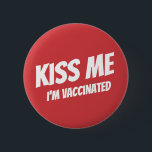 Badge Rond 5 Cm Kiss Me Je suis Vacciné Moderne Mignonne Citation<br><div class="desc">"Kiss Me I'm Vaccination" en typographie sans serif moderne,  mignonne et simple</div>