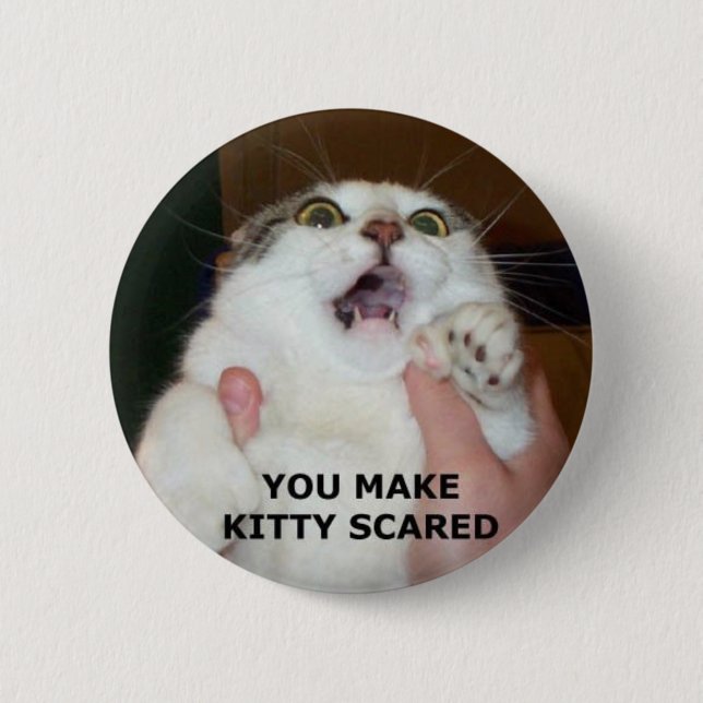 Badge Rond 5 Cm Kitty a effrayé (Devant)
