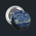 Badge Rond 5 Cm La nuit étoilée de Van Gogh : Le tourbillon de Dre<br><div class="desc">L'emblématique "Nuit étoilée" de Vincent van Gogh est une oeuvre fascinante qui capture la puissance expressive d'un ciel nocturne tourbillonnant. Des coups de pinceau gras et tourbillonnants créent une tapisserie vibrante de bleus, jaunes et blancs, représentant l'étendue céleste remplie d'étoiles scintillantes et d'une lune lumineuse de croissant. En contrebas, un...</div>