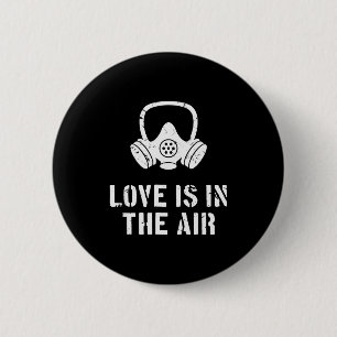 Badge Rond 5 Cm L'amour est dans l'air Funny Anti-Saint-Valentin