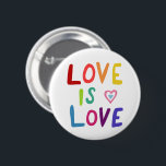 Badge Rond 5 Cm L'AMOUR EST L'AMOUR Fierté coloré arc-en-ciel<br><div class="desc">Décorez votre tenue avec ce bouton cool. Ça fait un grand cadeau ! Vous pouvez le customiser et ajouter du texte. Consultez ma boutique pour plus de couleurs, de motif et de pronoms - et trouvez ce design sur les chemises et les autocollants aussi! Faites-moi savoir si vous aimeriez quelque...</div>