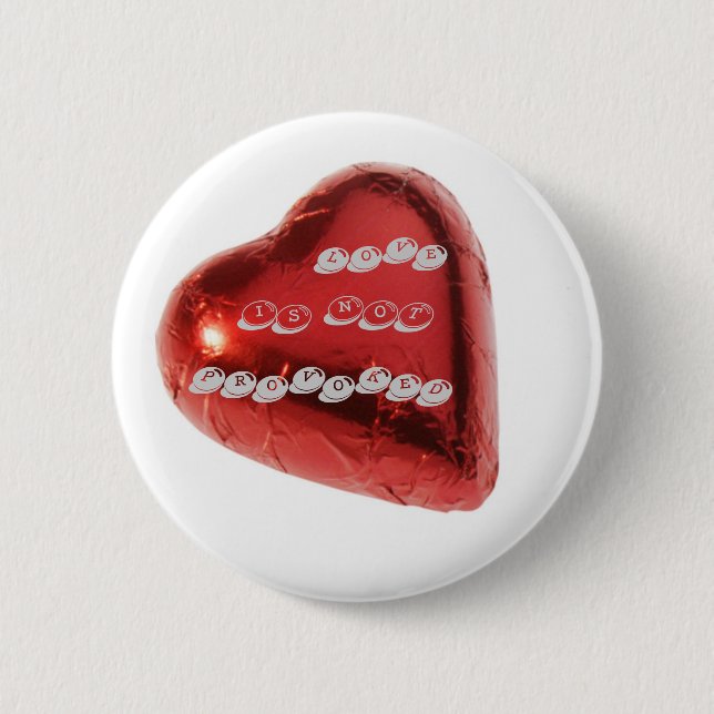 BADGE ROND 5 CM L'AMOUR N'EST PAS PROVOQUÉ (Devant)