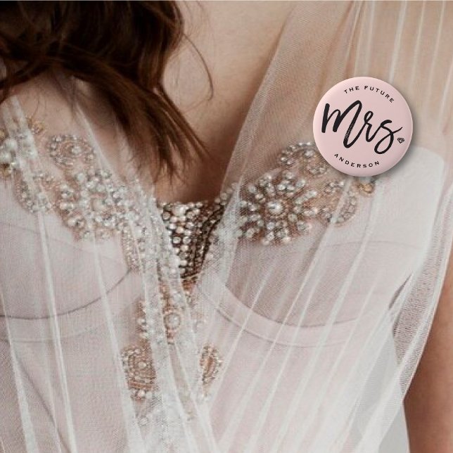 Badge Rond 5 Cm L'avenir Mme Brush Script Diamond Bridal Party (The Future 'Mrs.' Diamond, Brush Calligraphy Wedding Rehearsal Pin Button @ fatfatin_blue_knot)