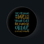 Badge Rond 5 Cm Le Sens De La Citation Inspirante De La Vie<br><div class="desc">Le sens de la vie est de trouver votre don. Le but est de le donner. Conception de citation inspirante et motivante avec des paroles positives et le slogan de vie. Marchandises de typographie cool avec message stimulant et stimulant pour stimuler votre esprit. Répandez ces paroles de sagesse et inspirez...</div>