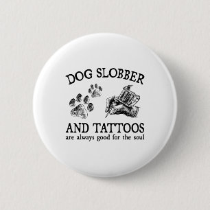 Badge Rond 5 Cm Le Slobber De Chien Et Les Tatouages Sont Toujours