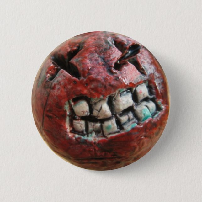 Badge Rond 5 Cm le visage d'une bombe. (Devant)