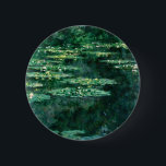 Badge Rond 5 Cm L'EAU MENSONNE EN ÉTANG VERT par Claude Monet<br><div class="desc">Design élégant et coloré élaboré à partir des chefs-d'oeuvre de l'impressionnisme.Fleurs Nénuphars dans un étang,  peinture impressionniste avec Il est l'une des nombreuses variations de paysages de nénuphars que Claude Monet peint dans son jardin fleuri à Giverny,  France (1840-1926).</div>