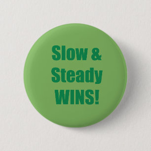 Badge Rond 5 Cm Lentement mais sûrement GAGNE !