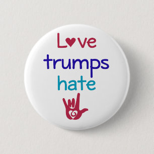 Badge Rond 5 Cm Les atouts d'amour détestent l'anti atout