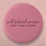 Badge Rond 5 Cm Les femmes bien conduites ne font pas rose de l'hi<br><div class="desc">Simple et élégant "Les femmes bien conduites ne font pas l'histoire" conception de citation inspirante personnalisée avec typographie de script moderne dans un style de design minimaliste inspiré par l'autonomisation des femmes sur un mignon arrière - plan rose pâle et féminin. Le texte peut facilement être customisé pour ajouter votre...</div>