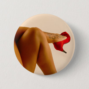 Badge Rond 5 Cm Les jambes nues croisées de la femme avec les