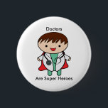 Badge Rond 5 Cm Les médecins sont de super héros<br><div class="desc">Vous cherchez un cadeau unique pour le médecin spécial dans votre vie pour le jour de l'appréciation du docteur ou tout autre jour? Essayez cette broche à bouton personnalisable qui a un médecin complet avec des gommages, stéthoscope et le manteau des médecins fait dans un style kawaii. Il porte aussi...</div>