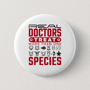 Badge Rond 5 Cm Les vrais médecins vétérinaires traitent plus d