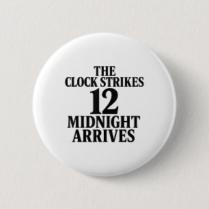 Badge Rond 5 Cm L'horloge sonne 12 minuit arrive Mème