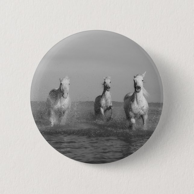Badge Rond 5 Cm Libres, chevaux blancs, noirs et blancs, mer, (Devant)