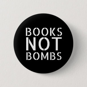 Badge Rond 5 Cm Livres pas bombes - Slogan anti-guerre