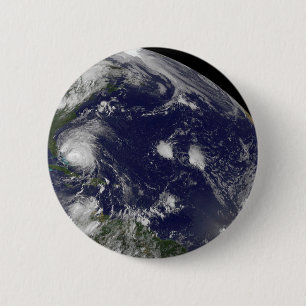 Badge Rond 5 Cm L'Ouragan Irene Traverse Les Bahamas.