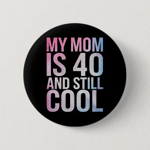 Badge Rond 5 Cm Ma Mère A 40 Ans Et Encore Cool 40 Ans Mères