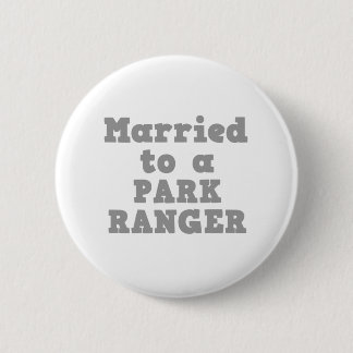 BADGE ROND 5 CM MARIÉ À UN RANGER DE PARC