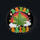 Badge Rond 5 Cm Mariée à Devenir Amoureuse de Weed Mariée au Four<br><div class="desc">Mariée à Devenir Amoureuse de Weed Mariée au Four Bachelorette</div>