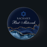 Badge Rond 5 Cm Marine Blue Gold Agate Custom Bat mitzvah Party<br><div class="desc">Elégante agate bleu marine et or décore le côté de ce bouton de faveur Bat mitzvah moderne. Le nom de votre fille est écrit dans une belle écriture formelle sous l'Étoile de David. Parfait pour une famille juive chic et élégante célébrant l'appel de leur fille à la Torah.</div>