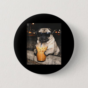 Badge Rond 5 Cm Meme de chien drôle de pug buvant du café glacé