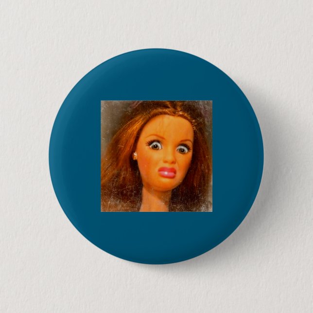 Badge Rond 5 Cm Mème de visage de poupée dégoûtant drôle (Devant)
